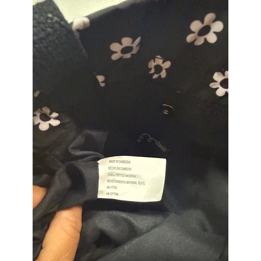 Art Class Black White Floral Daisy Backpack‎ Drawstring Magnetic Snap Closure